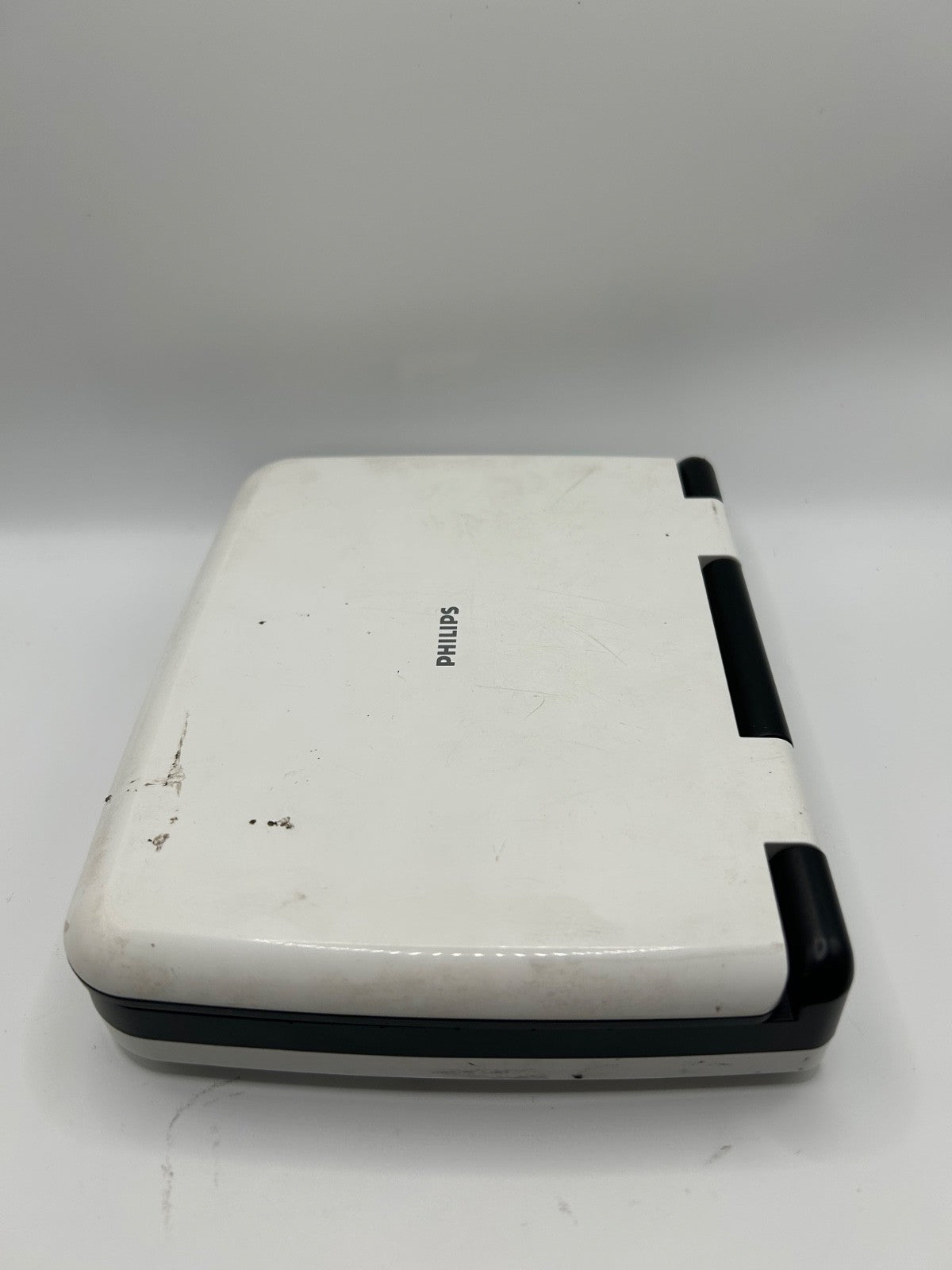 Philips PET702/37 Portable DVD Player – 7" Screen – Untested