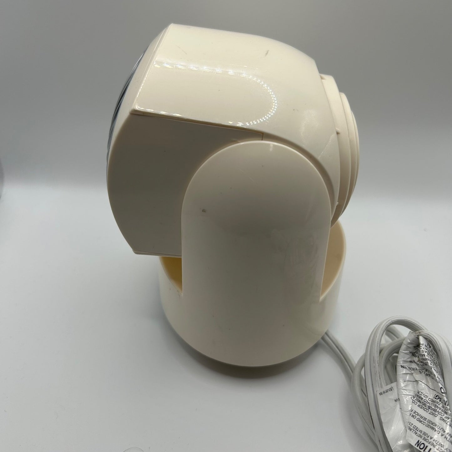Vornado Flippi V6 Personal Air Circulator Fan – Cream White Compact