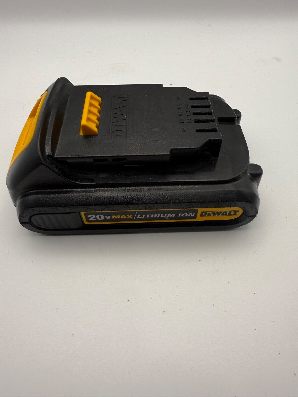 DEWALT DCB207 BATTERY (P07011153)