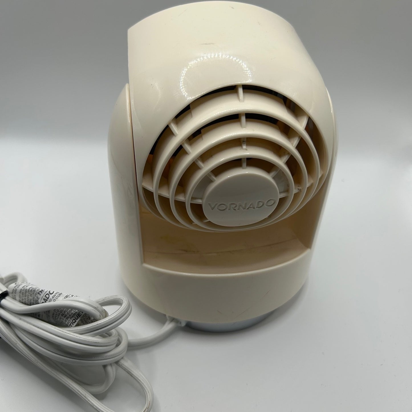 Vornado Flippi V6 Personal Air Circulator Fan – Cream White Compact