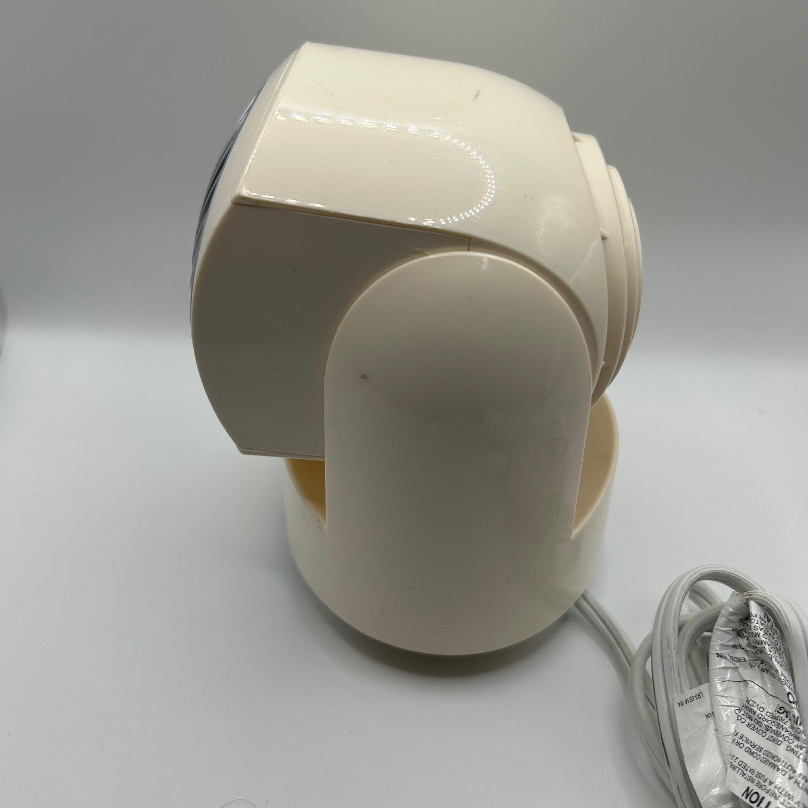 Vornado Flippi V6 Personal Air Circulator Fan – Cream White Compact